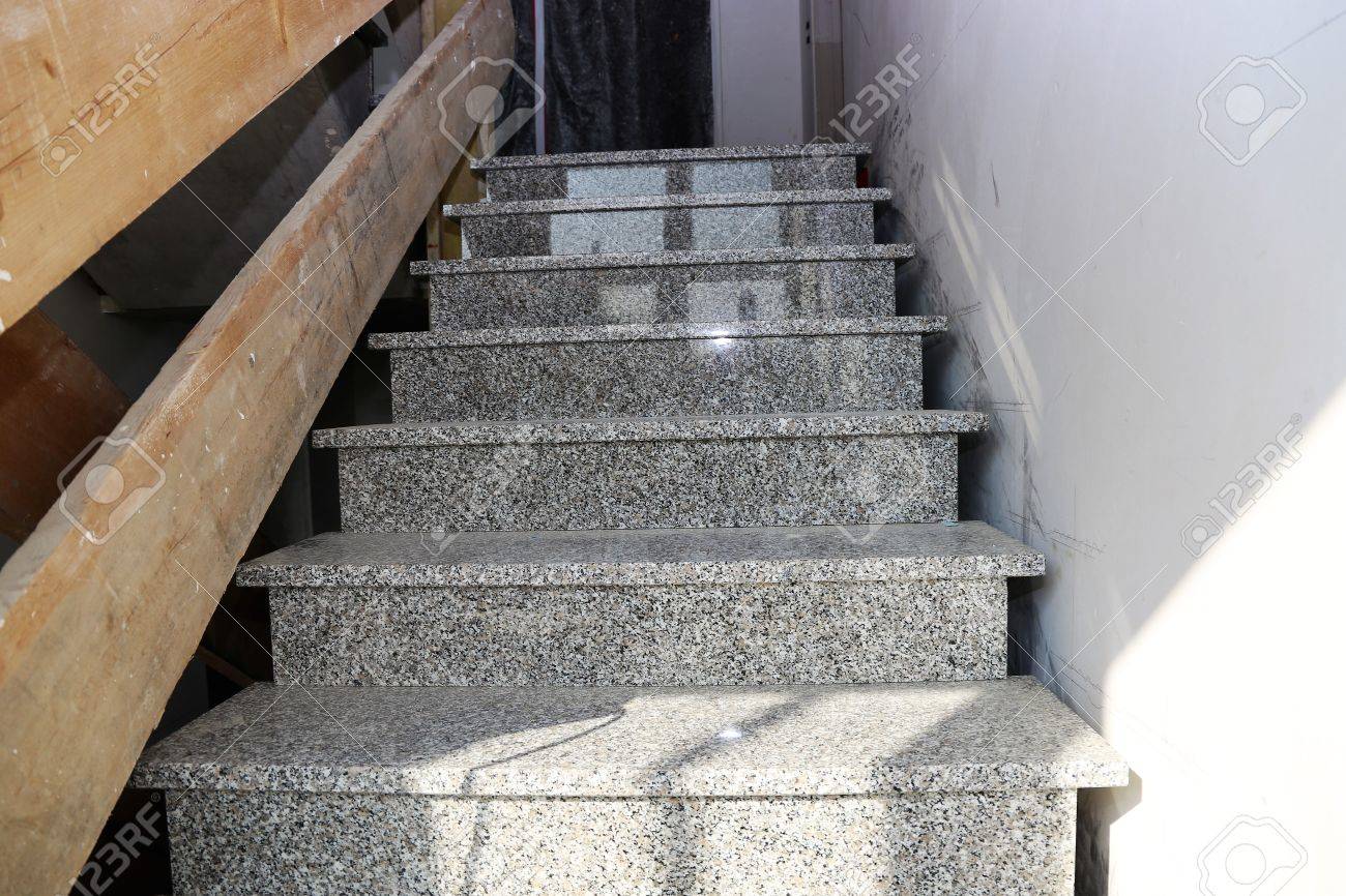 gránit lépcső illetve falburkolatok